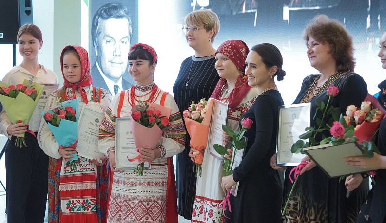 В Калуге именными стипендиями отметили талантливых детей и молодёжь