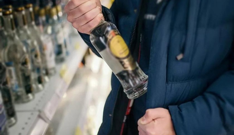 В Боровском районе мужчина попался на краже алкоголя