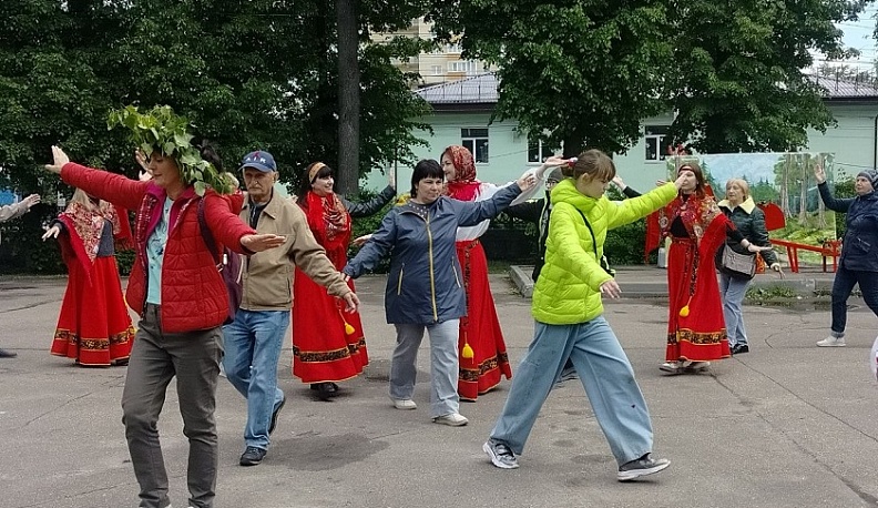 В Калуге начались Троицкие гуляния
