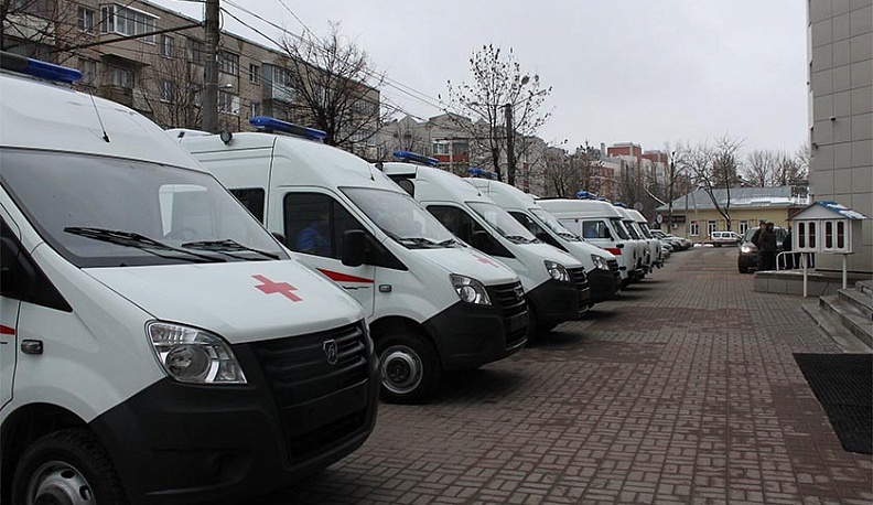 Спикер областного парламента поздравил работников скорой помощи