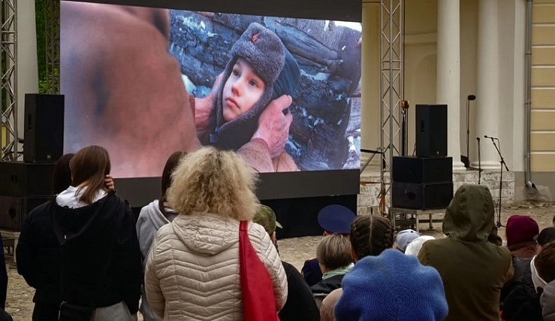 В Калуге состоялась премьера сериала «Останься.Детство»