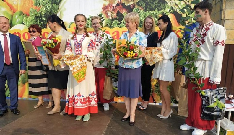 «Калуга урожайная» удивляла, угощала, пела и плясала