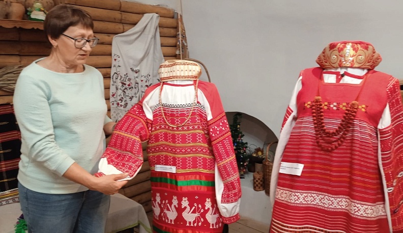 В Калуге открылась выставка «Традиционный женский костюм»