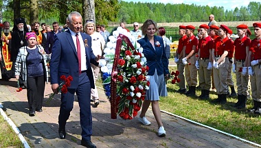 Кировчане посетили траурный митинг в деревне Дмитровка