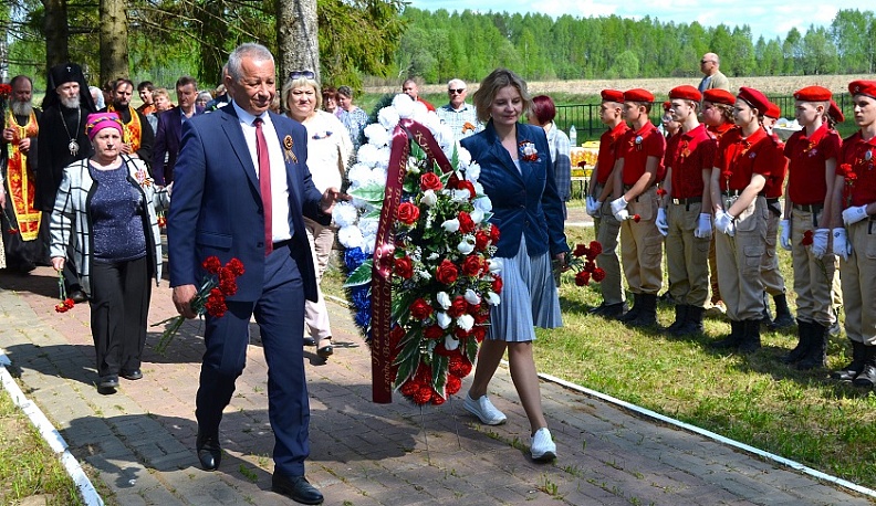 Кировчане посетили траурный митинг в деревне Дмитровка