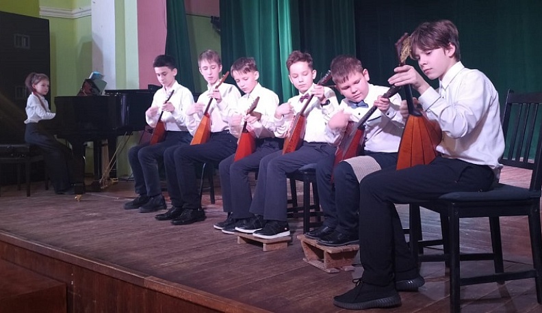 «Весëлый народник» собрал юных домристов и балалаечников Калуги