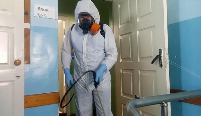 Калужские спасатели продезинфицировали Новослободский дом престарелых