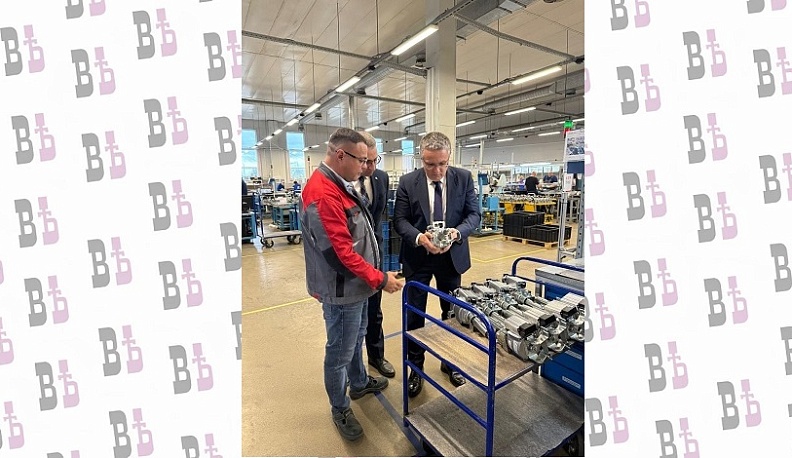 Дмитрий Денисов посетил с рабочим визитом калужский завод «Автоэлектроника»