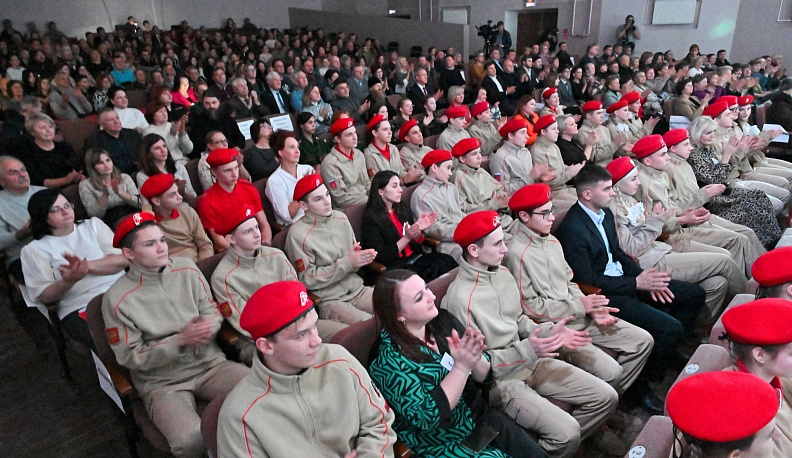 Владислав Шапша на первом показе фильма «Злой город»: «Козельск - наша гордость, Козельск - наша слава, Козельск в нашем сердце»