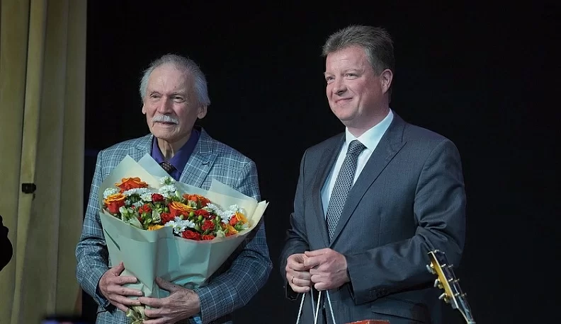 В Калуге на фестивале «Мир гитары» чествовали Алексея Кузнецова и слушали «Диалог виртуозов»