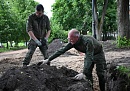 Старинные захоронения обнаружили при проведении земляных работ в парке Тарусы Старинные захоронения обнаружили при проведении земляных работ в парке Тарусы