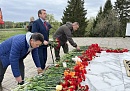 Геннадий Скляр почтил память павших бойцов Великой Отечественной войны на Ильинских рубежах Геннадий Скляр почтил память павших бойцов Великой Отечественной войны на Ильинских рубежах