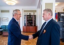 Владислав Шапша провел рабочую встречу с новым региональным уполномоченным по правам человека Олегом Калугиным Владислав Шапша провел рабочую встречу с новым региональным уполномоченным по правам человека Олегом Калугиным