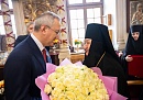 Владислав Шапша поздравил с юбилеем настоятельницу Свято-Никольского Черноостровского женского монастыря игумению Николаю Владислав Шапша поздравил с юбилеем настоятельницу Свято-Никольского Черноостровского женского монастыря игумению Николаю